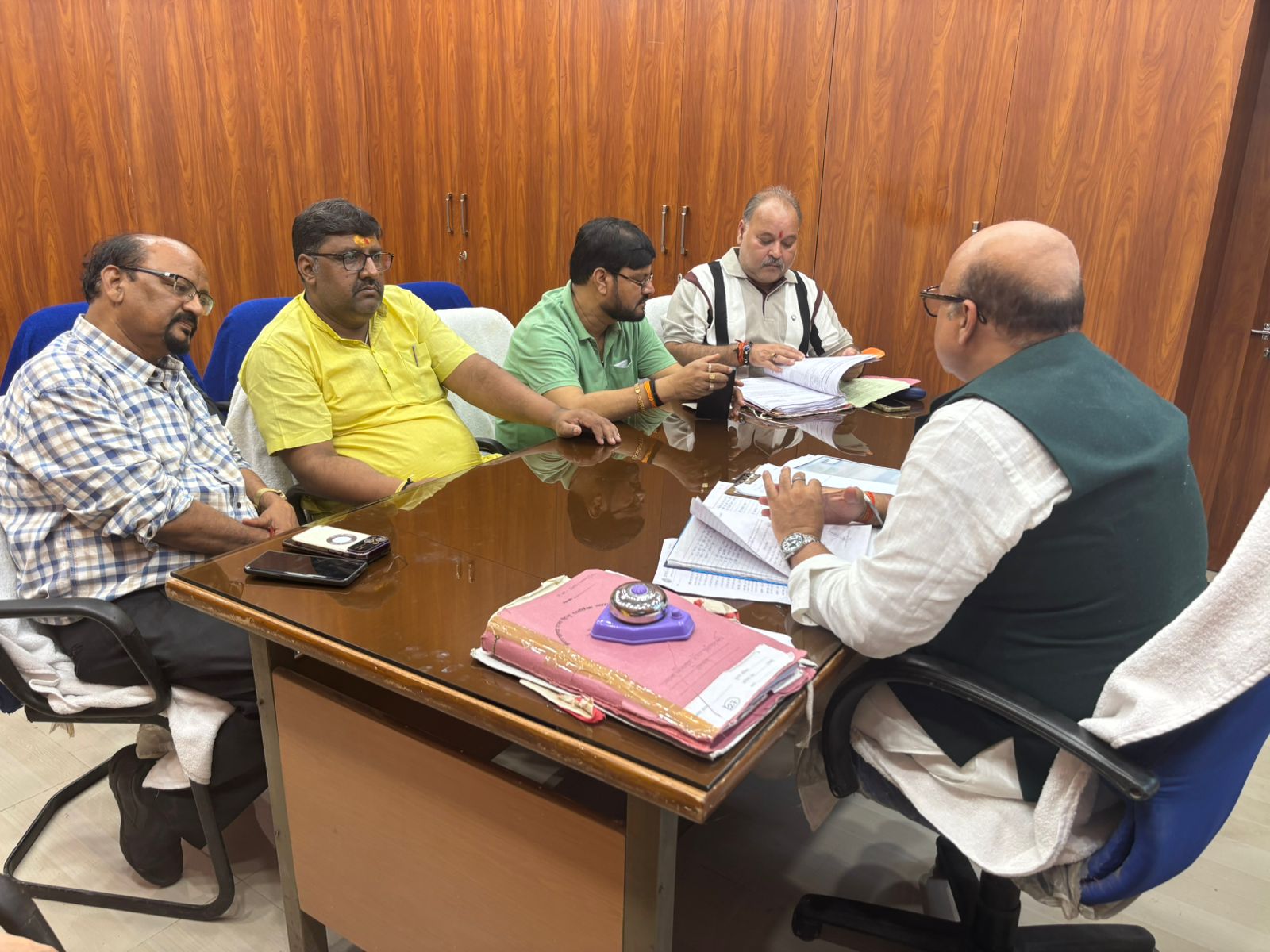 बोर्ड के बैठक की तस्वीर बोर्ड के बैठक की तस्वीर