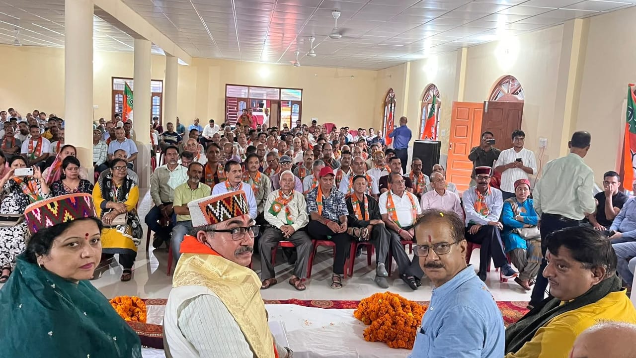 आपातकाल के 50 वर्ष पूरे होने पर आयोजित संगोष्ठी में मौजूद भाजपा नेता व अन्य लोग। आपातकाल के 50 वर्ष पूरे होने पर आयोजित संगोष्ठी में मौजूद भाजपा नेता व अन्य लोग।