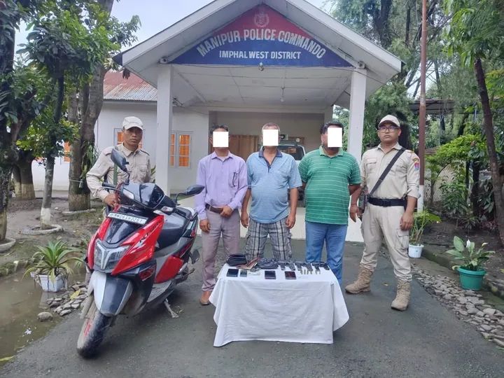 मणिपुर में गिरफ्तार उग्रवादियों की तस्वीर। मणिपुर में गिरफ्तार उग्रवादियों की तस्वीर।