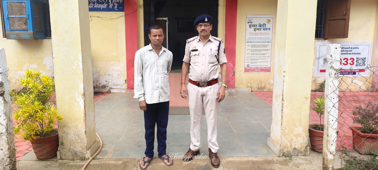 जांजगीर चांपा : मवेशी तस्करी करने वाले फरार आरोपी को पकड़ने में पुलिस को मिली सफलता जांजगीर चांपा : मवेशी तस्करी करने वाले फरार आरोपी को पकड़ने में पुलिस को मिली सफलता
