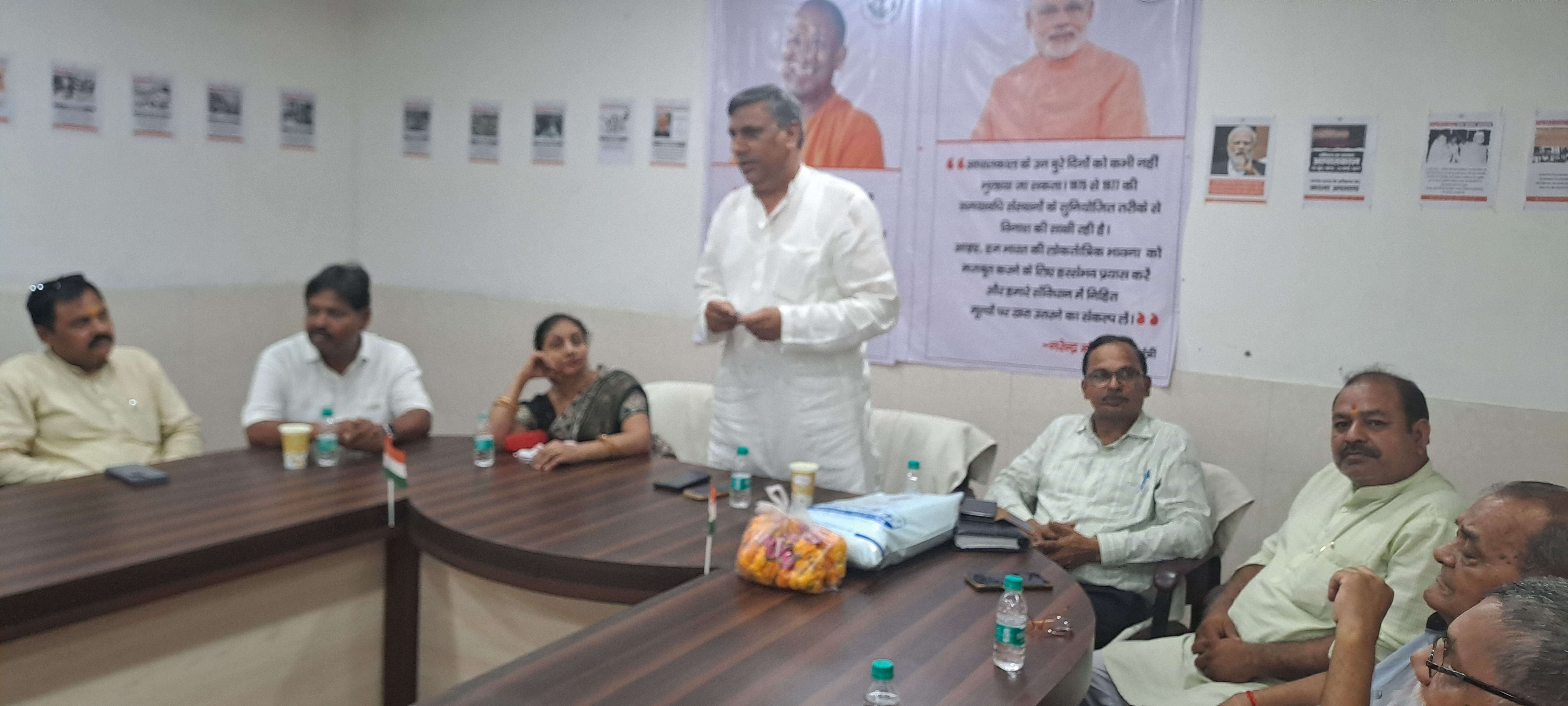 लोकतंत्र सेनानियों को किया गया सम्मानित लोकतंत्र सेनानियों को किया गया सम्मानित