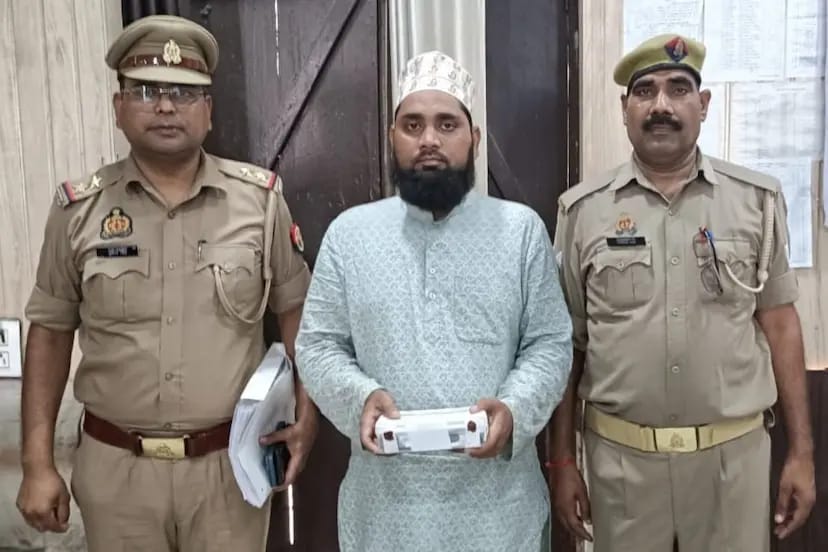 ‘हैदरी दल’ का सदस्य रियाजुद्दीन पुलिस की गिरफ़्त में ‘हैदरी दल’ का सदस्य रियाजुद्दीन पुलिस की गिरफ़्त में