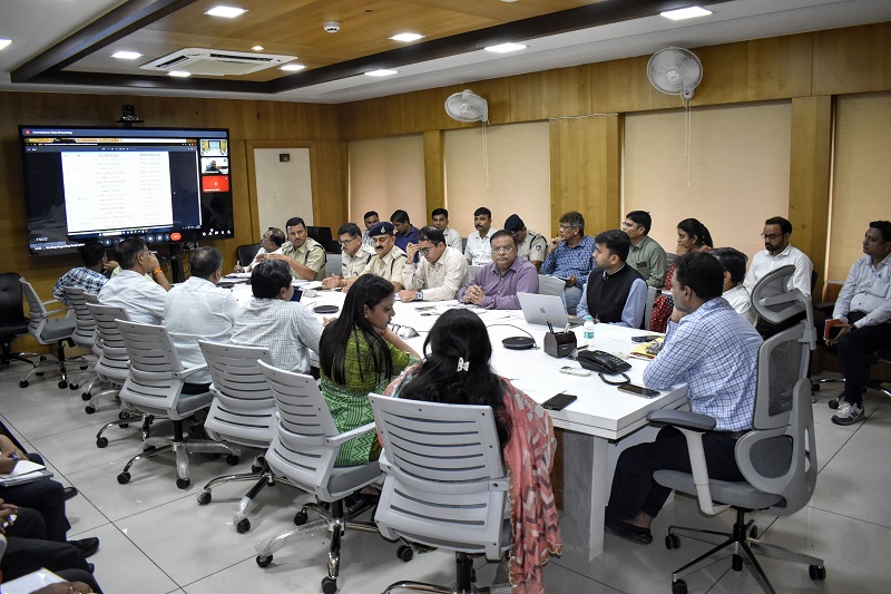 भोपालः शहर में सड़क सुरक्षा को लेकर विभिन्न एजेंसियों की हुई बैठक भोपालः शहर में सड़क सुरक्षा को लेकर विभिन्न एजेंसियों की हुई बैठक