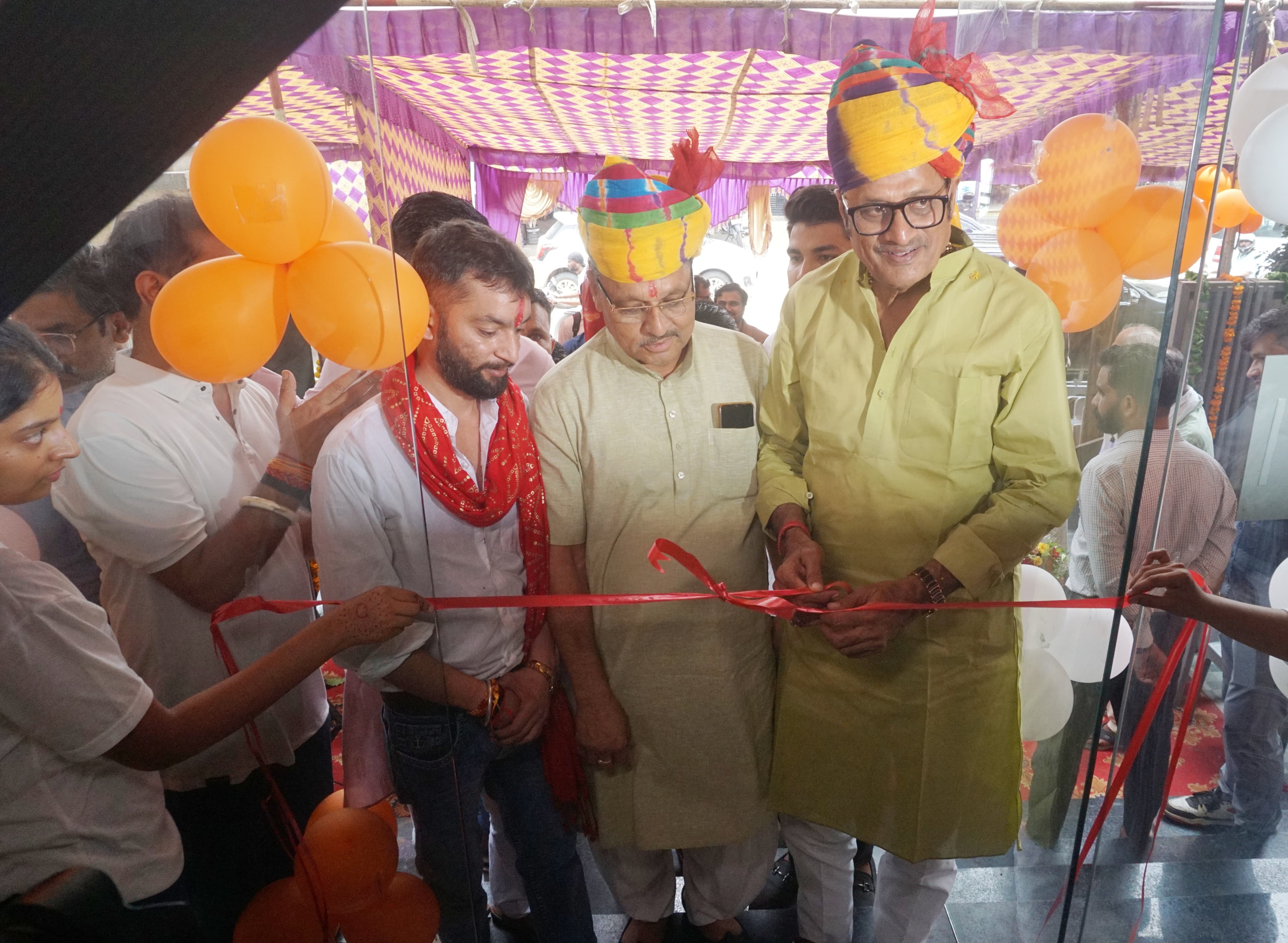 जनमानस को प्राकृतिक और सुरक्षित चिकित्सा का मार्ग दिखाएगा यशराज आयुर्वेदा:पूर्व नेता प्रतिपक्ष राजेंद्र सिंह राठौड़ जनमानस को प्राकृतिक और सुरक्षित चिकित्सा का मार्ग दिखाएगा यशराज आयुर्वेदा:पूर्व नेता प्रतिपक्ष राजेंद्र सिंह राठौड़