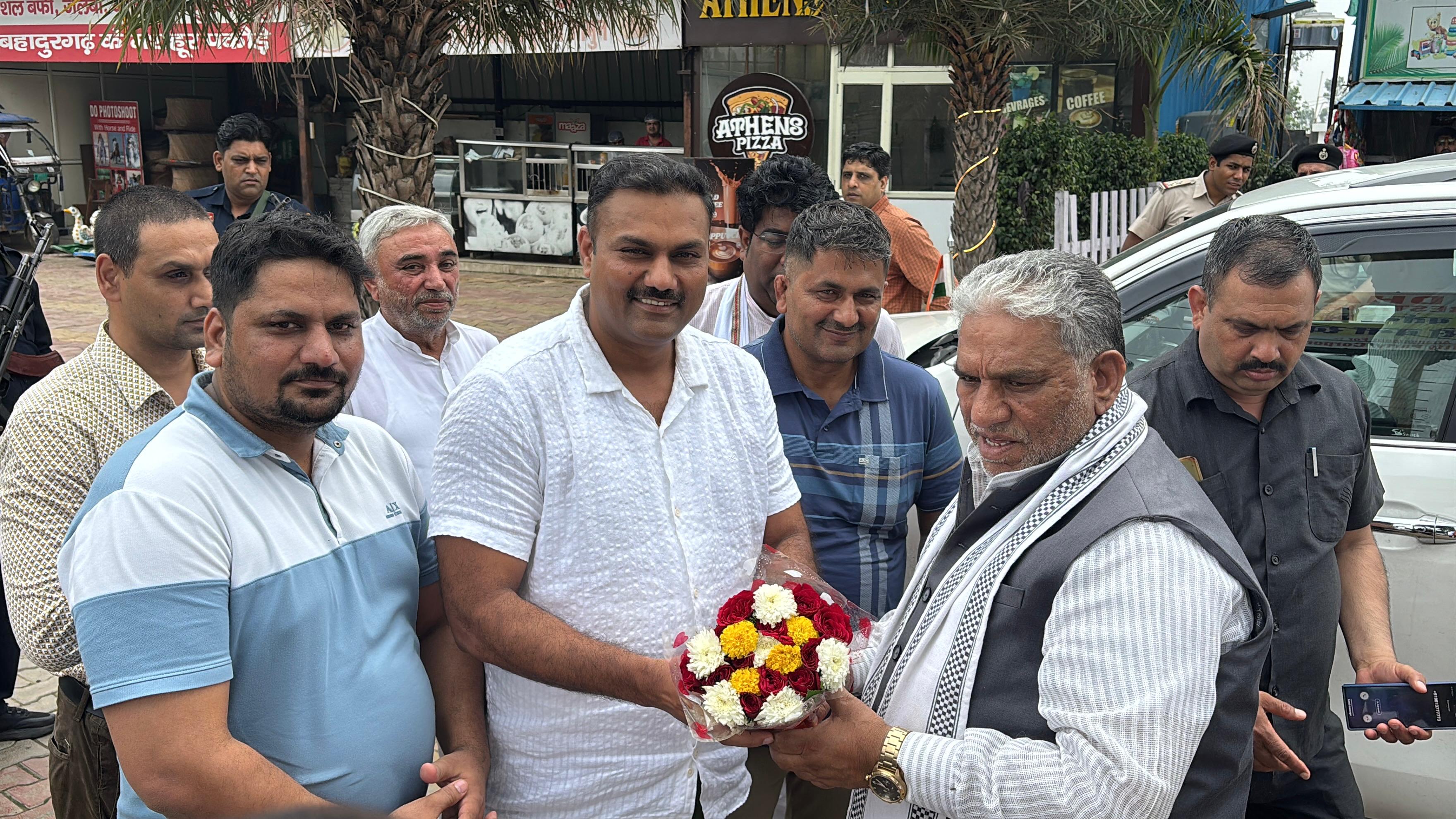 बहादुरगढ़ में हुआ कैबिनेट मंत्री कृष्णलाल पंवार का स्वागत। बहादुरगढ़ में हुआ कैबिनेट मंत्री कृष्णलाल पंवार का स्वागत।