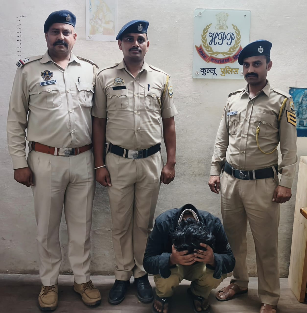 चरस के साथ चरस के साथ