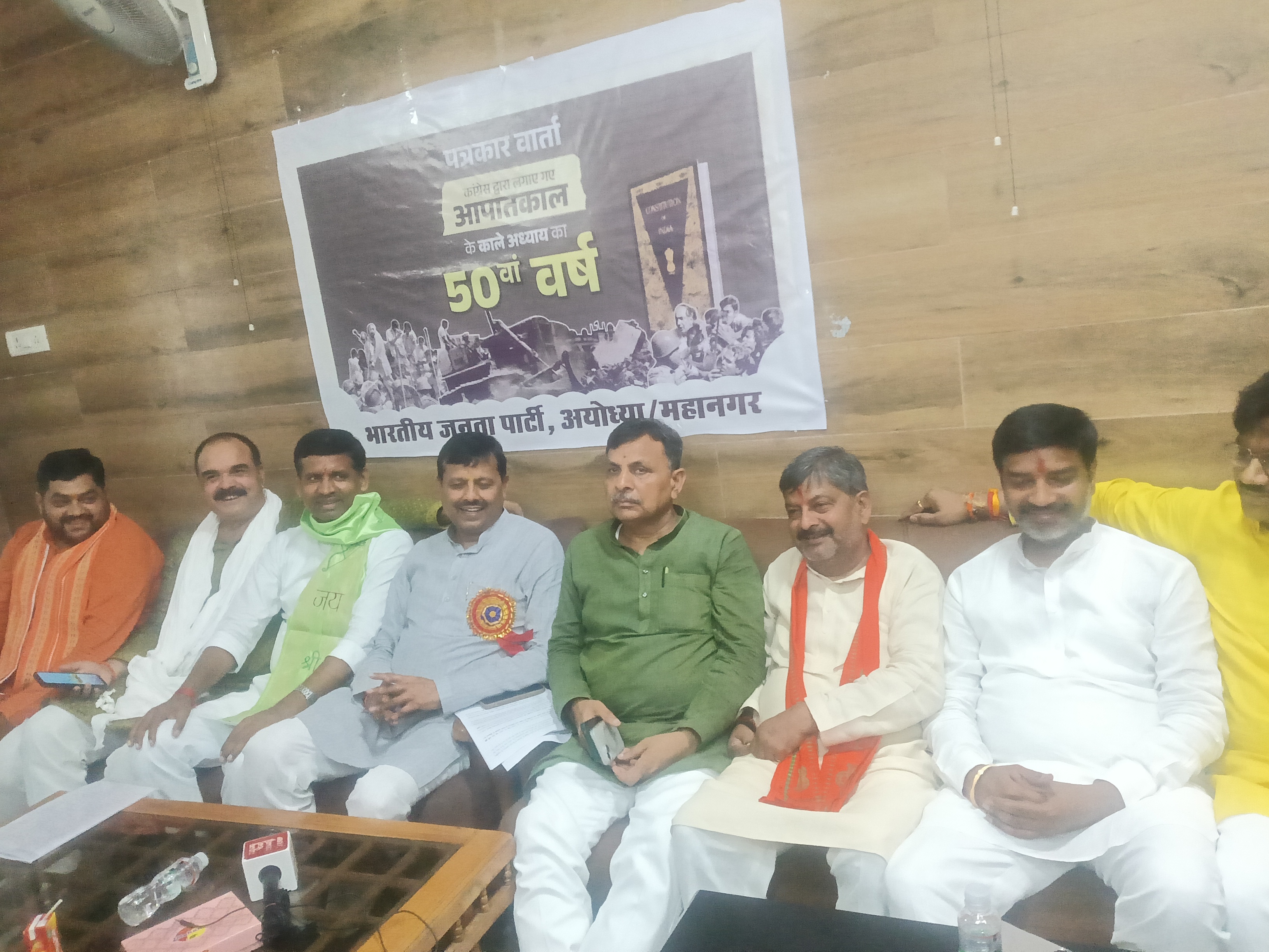 आपातकाल लगाने वाली कांग्रेस आज देशहित के कार्यो पर लगाती है प्रश्नचिन्ह - शिव भूषण सिंह आपातकाल लगाने वाली कांग्रेस आज देशहित के कार्यो पर लगाती है प्रश्नचिन्ह - शिव भूषण सिंह