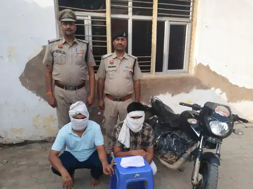 पुलिस की गिरफ्त में आरोपी राजकिशोर और रोहताश। पुलिस की गिरफ्त में आरोपी राजकिशोर और रोहताश।