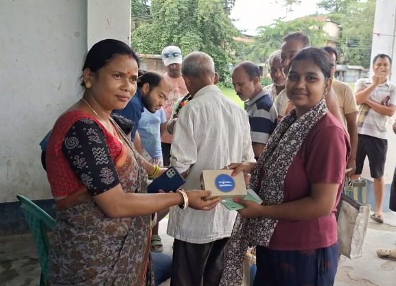 दीघा के जगन्नाथ मंदिर का प्रसाद वितरित दीघा के जगन्नाथ मंदिर का प्रसाद वितरित