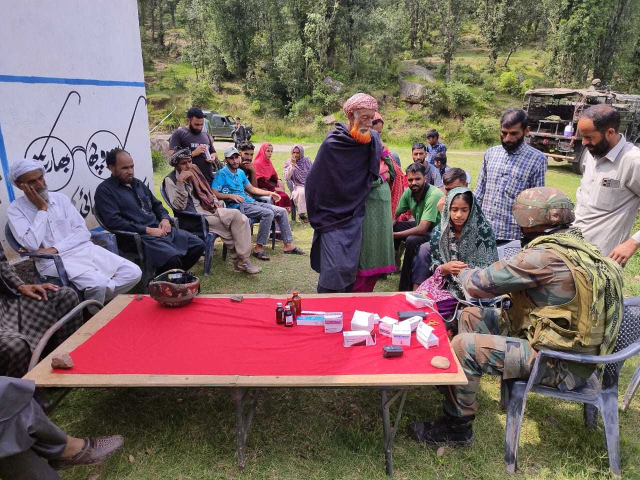 भारतीय सेना ने राजौरी के शहपुर में आयोजित की निःशुल्क चिकित्सा सेवा भारतीय सेना ने राजौरी के शहपुर में आयोजित की निःशुल्क चिकित्सा सेवा