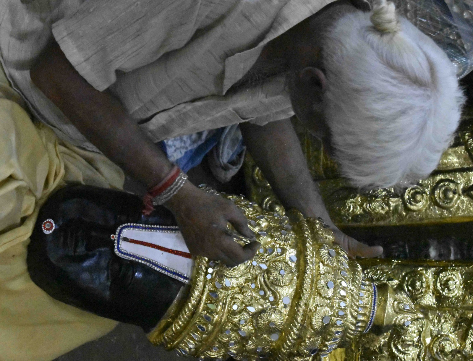 जयपुर से मांगए गए है भगवान श्री जगन्नाथ के वस्त्र व आभूषणों का छाया चित्र जयपुर से मांगए गए है भगवान श्री जगन्नाथ के वस्त्र व आभूषणों का छाया चित्र