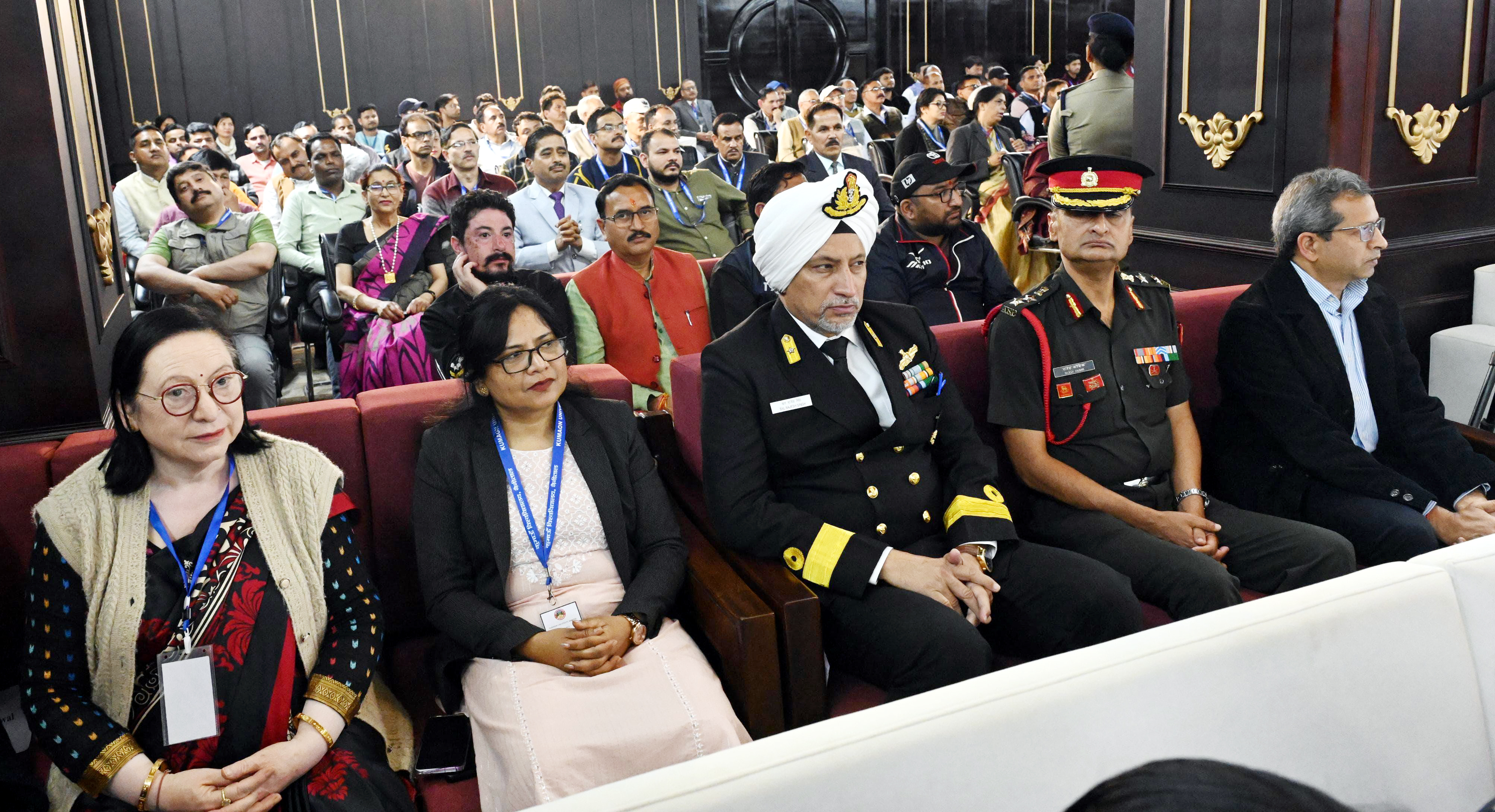 कुमाऊं विश्वविद्यालय नैनीताल स्वर्ण जयंती समारोह में उपस्थित प्राध्यापक एवं अन्य लोग।। कुमाऊं विश्वविद्यालय नैनीताल स्वर्ण जयंती समारोह में उपस्थित प्राध्यापक एवं अन्य लोग।।