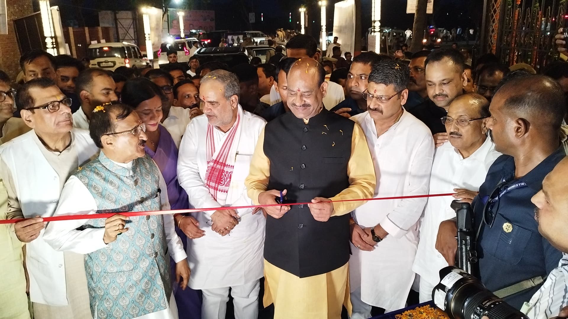 नगर निगम मुरादाबाद द्वारा 15 करोड़ रुपए की लागत से तैयार संविधान साहित्य वाटिका का लोकार्पण करते लोकसभा अध्यक्ष ओम बिरला नगर निगम मुरादाबाद द्वारा 15 करोड़ रुपए की लागत से तैयार संविधान साहित्य वाटिका का लोकार्पण करते लोकसभा अध्यक्ष ओम बिरला
