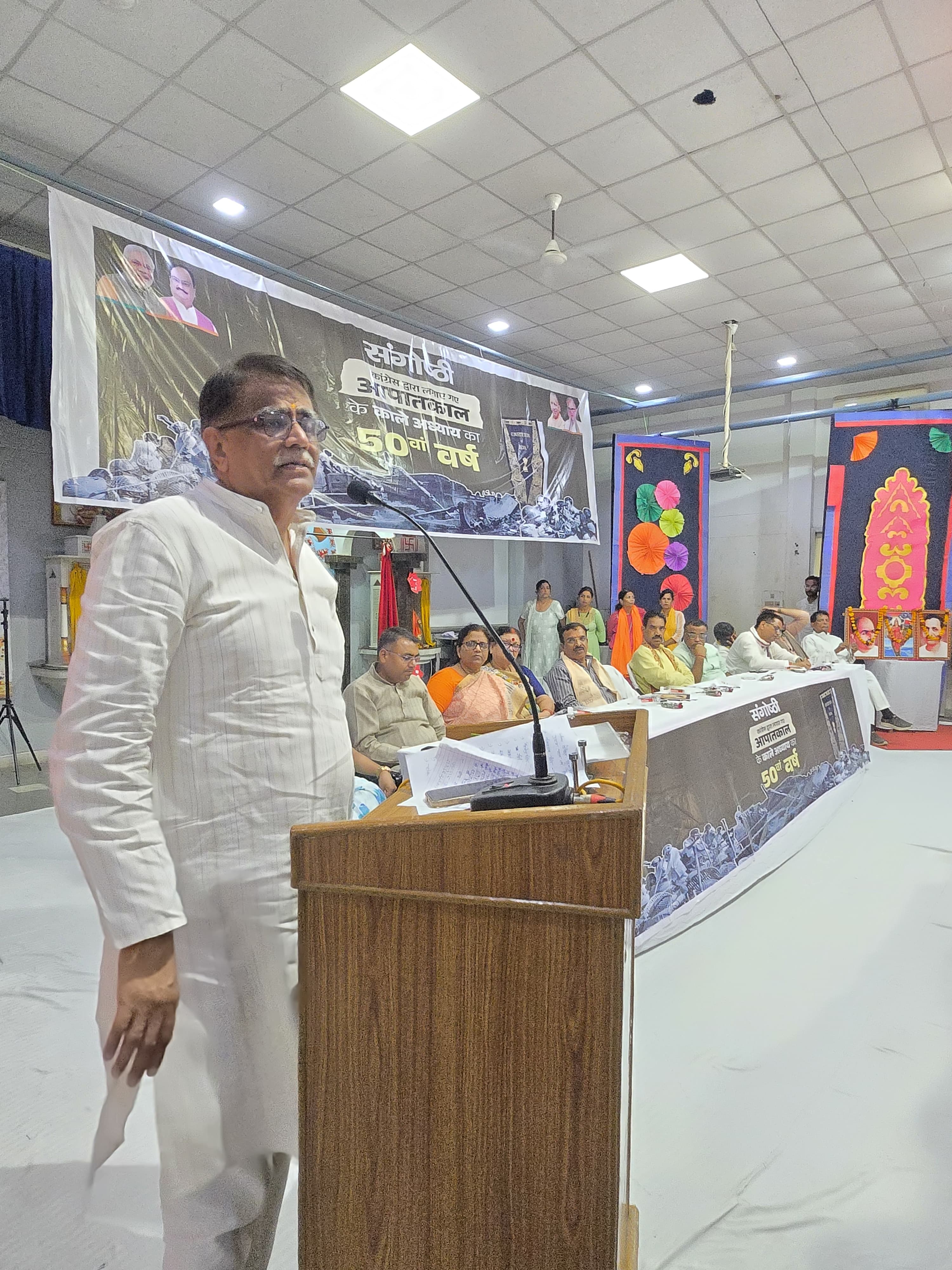 कार्यक्रम के दौरान भाजपा के राष्ट्रीय मंत्री ओमप्रकाश धनखड़ कार्यक्रम के दौरान भाजपा के राष्ट्रीय मंत्री ओमप्रकाश धनखड़