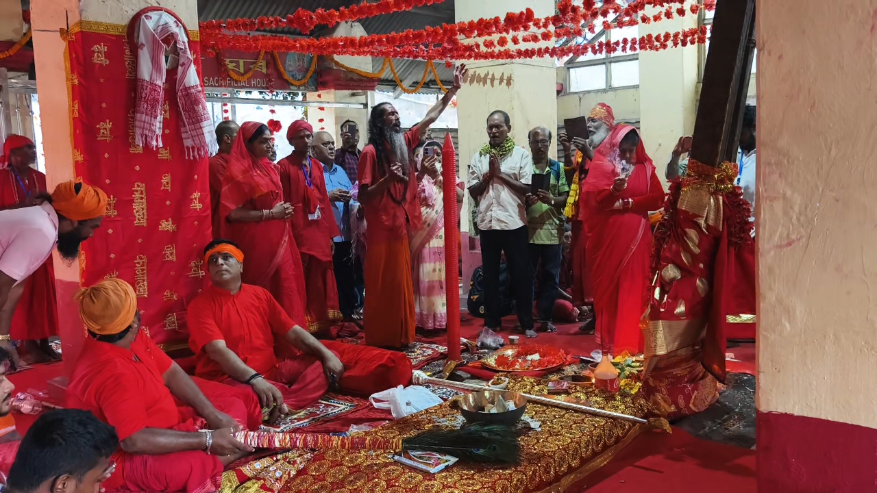 अंबुवाची मेला का अंतिम दिन में कामाख्या में जन सैलाब ,काल खुलेंगे कपाट,लोगों में उत्साह। अंबुवाची मेला का अंतिम दिन में कामाख्या में जन सैलाब ,काल खुलेंगे कपाट,लोगों में उत्साह।