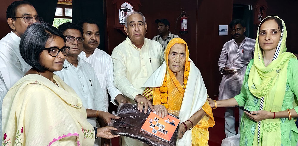 बीकानेर में लोकतंत्र सेनानियों का किया सम्मान