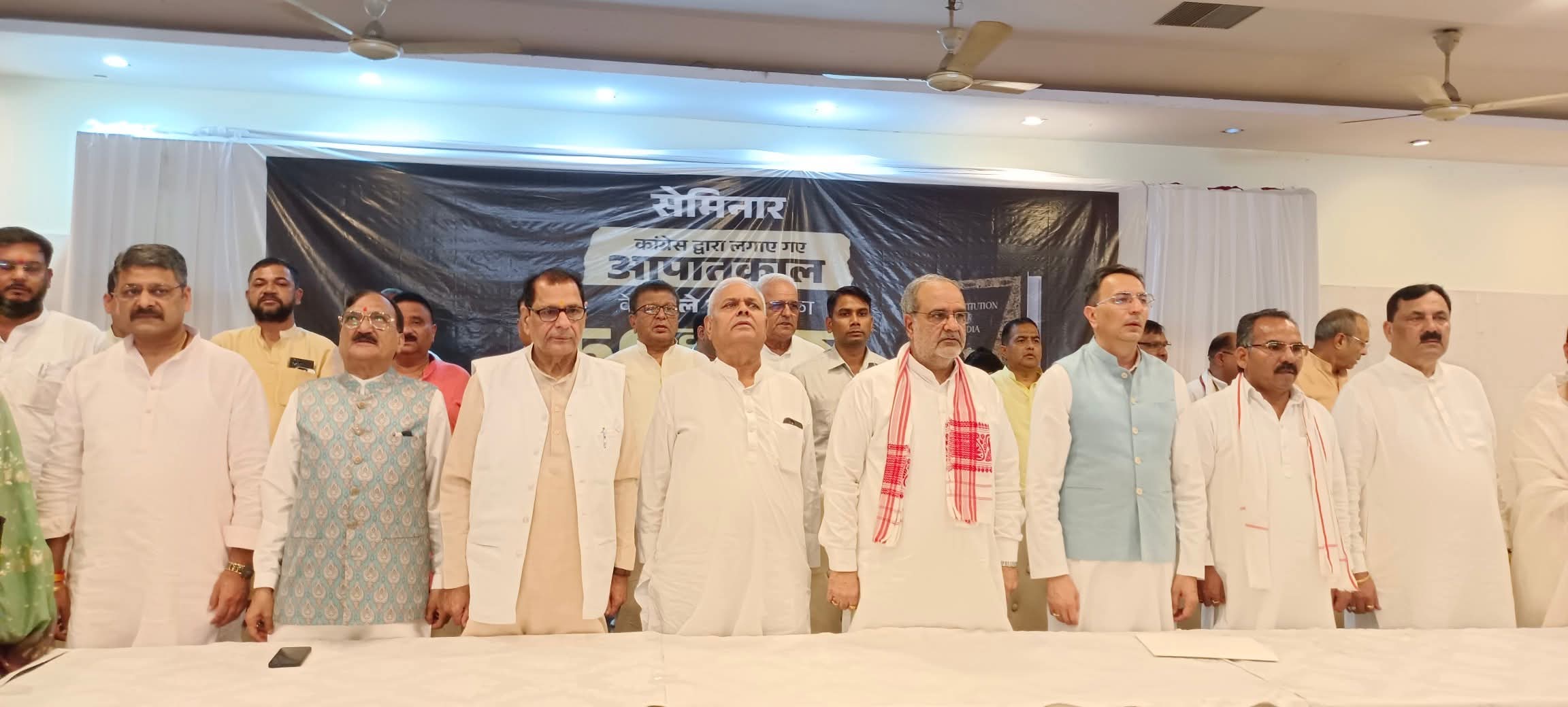 भाजपा मुरादाबाद महानगर व जिला इकाई द्वारा आपातकाल के 50 वर्ष पूरे होने पर आयोजित संगोष्ठी में केंद्रीय राज्यमंत्री जितिन प्रसाद, भाजपा प्रदेश अध्यक्ष चौधरी भूपेंद्र सिंह व अन्य भाजपाई व जनप्रतिनिधि। भाजपा मुरादाबाद महानगर व जिला इकाई द्वारा आपातकाल के 50 वर्ष पूरे होने पर आयोजित संगोष्ठी में केंद्रीय राज्यमंत्री जितिन प्रसाद, भाजपा प्रदेश अध्यक्ष चौधरी भूपेंद्र सिंह व अन्य भाजपाई व जनप्रतिनिधि।