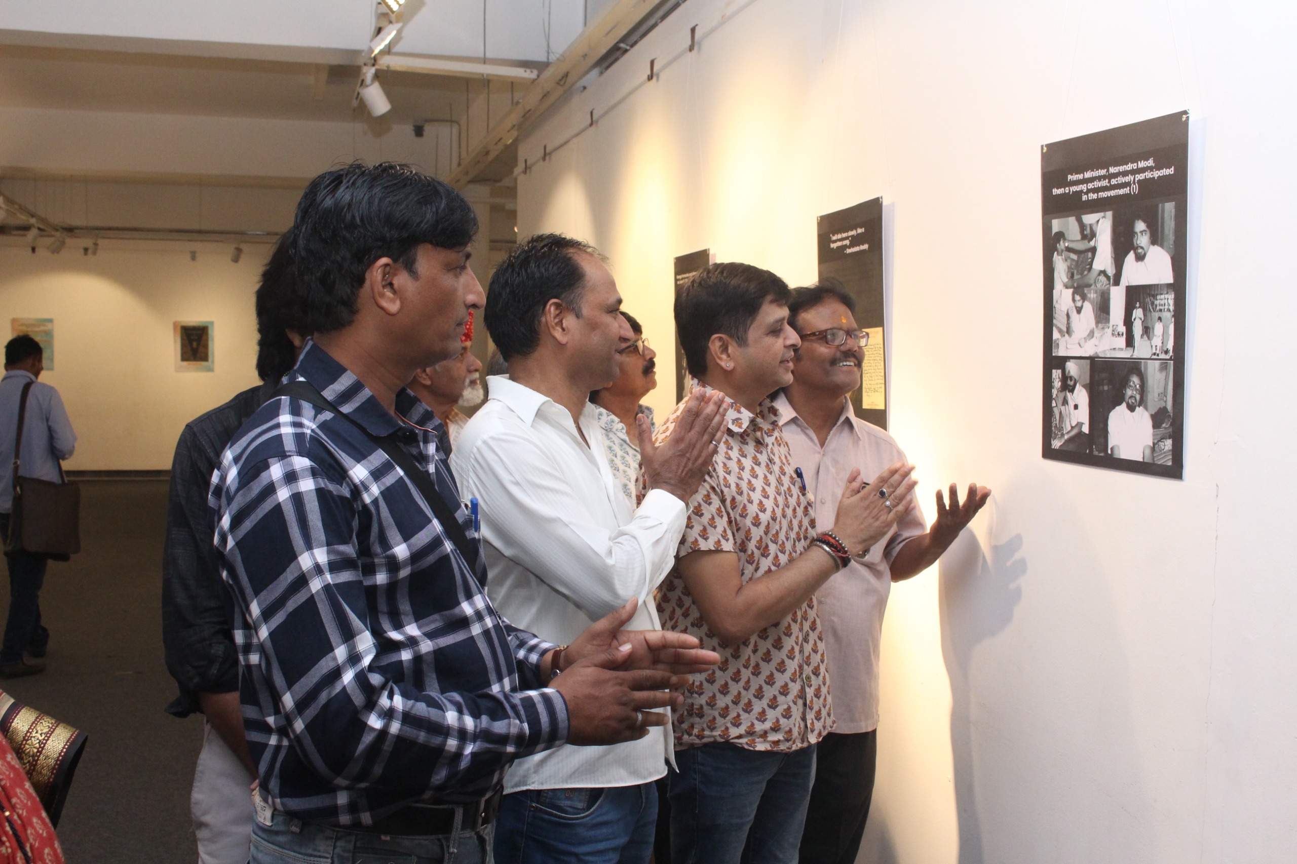 जेकेके में प्रदर्शनी में दिखाई भारत की लोकतांत्रिक यात्रा और आपातकाल का दंश जेकेके में प्रदर्शनी में दिखाई भारत की लोकतांत्रिक यात्रा और आपातकाल का दंश