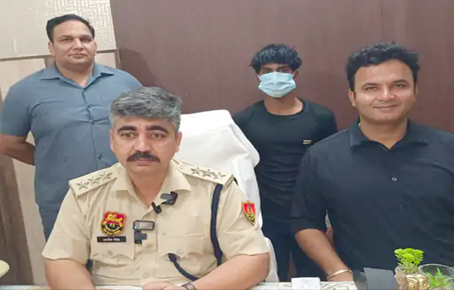सोनीपत: सहायक पुलिस आयुक्त मुख्यालय अजीत सिंह जानकारी देते हुए। सोनीपत: सहायक पुलिस आयुक्त मुख्यालय अजीत सिंह जानकारी देते हुए।