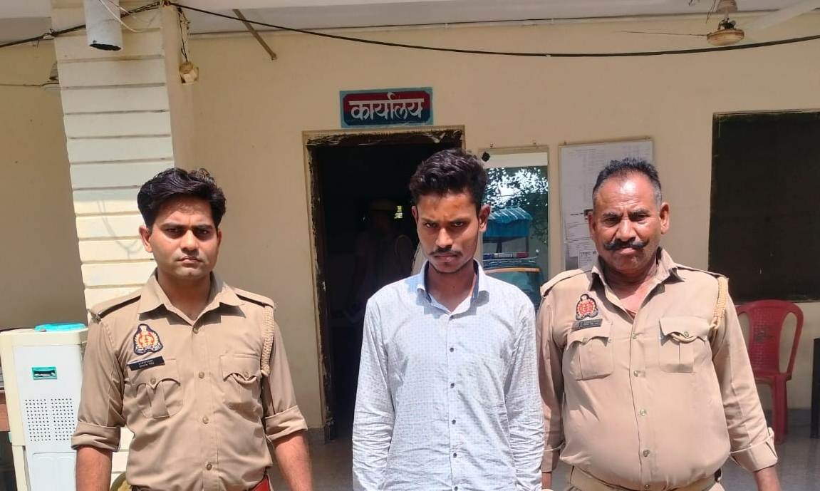 पुलिस की गिरफ्त में आरोपी पुलिस की गिरफ्त में आरोपी