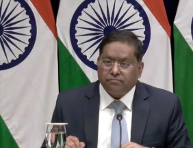 प्रेस कांफ्रेंस को संबोधित करते हुए विदेश मंत्रालय के प्रवक्ता रणधीर जायसवाल प्रेस कांफ्रेंस को संबोधित करते हुए विदेश मंत्रालय के प्रवक्ता रणधीर जायसवाल