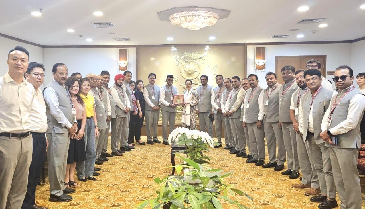वियतनाम और झारखंड चेंबर के सदस्याें की तस्वीर वियतनाम और झारखंड चेंबर के सदस्याें की तस्वीर