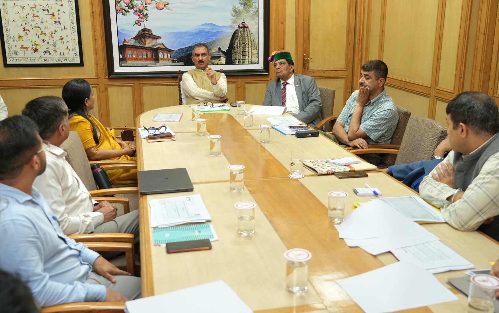 मुख्यमंत्री बैठक की अध्यक्षता करते हुए मुख्यमंत्री बैठक की अध्यक्षता करते हुए