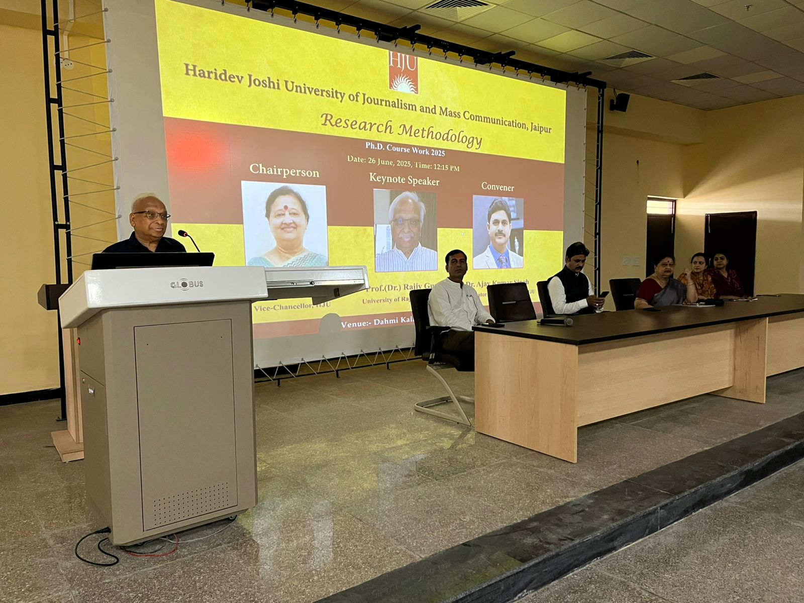मीडिया में आम आदमी दिखना चाहिए : प्रोफेसर गुप्ता मीडिया में आम आदमी दिखना चाहिए : प्रोफेसर गुप्ता
