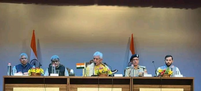 अमरनाथ यात्रा में पिछले साल की तुलना में 10.19 प्रतिशत की गिरावट, लेकिन मुझे उम्मीद है कि संख्या बढ़ेगी-उपराज्यपाल  सिन्हा