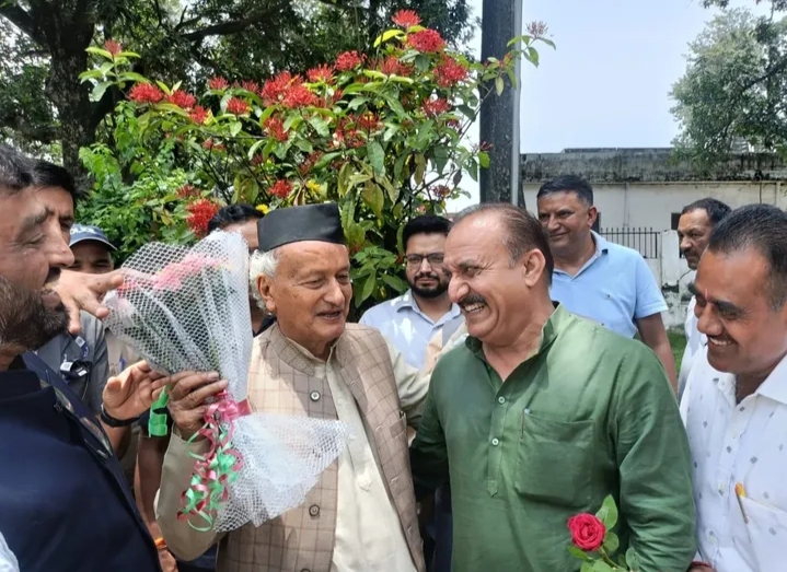 पांवटा साहिब में पूर्व मुख्यमंत्री भगत सिंह कोश्यारी का भव्य स्वागत, बोले – मोदी युग में गांव-गांव तक पहुंचा विकास पांवटा साहिब में पूर्व मुख्यमंत्री भगत सिंह कोश्यारी का भव्य स्वागत, बोले – मोदी युग में गांव-गांव तक पहुंचा विकास