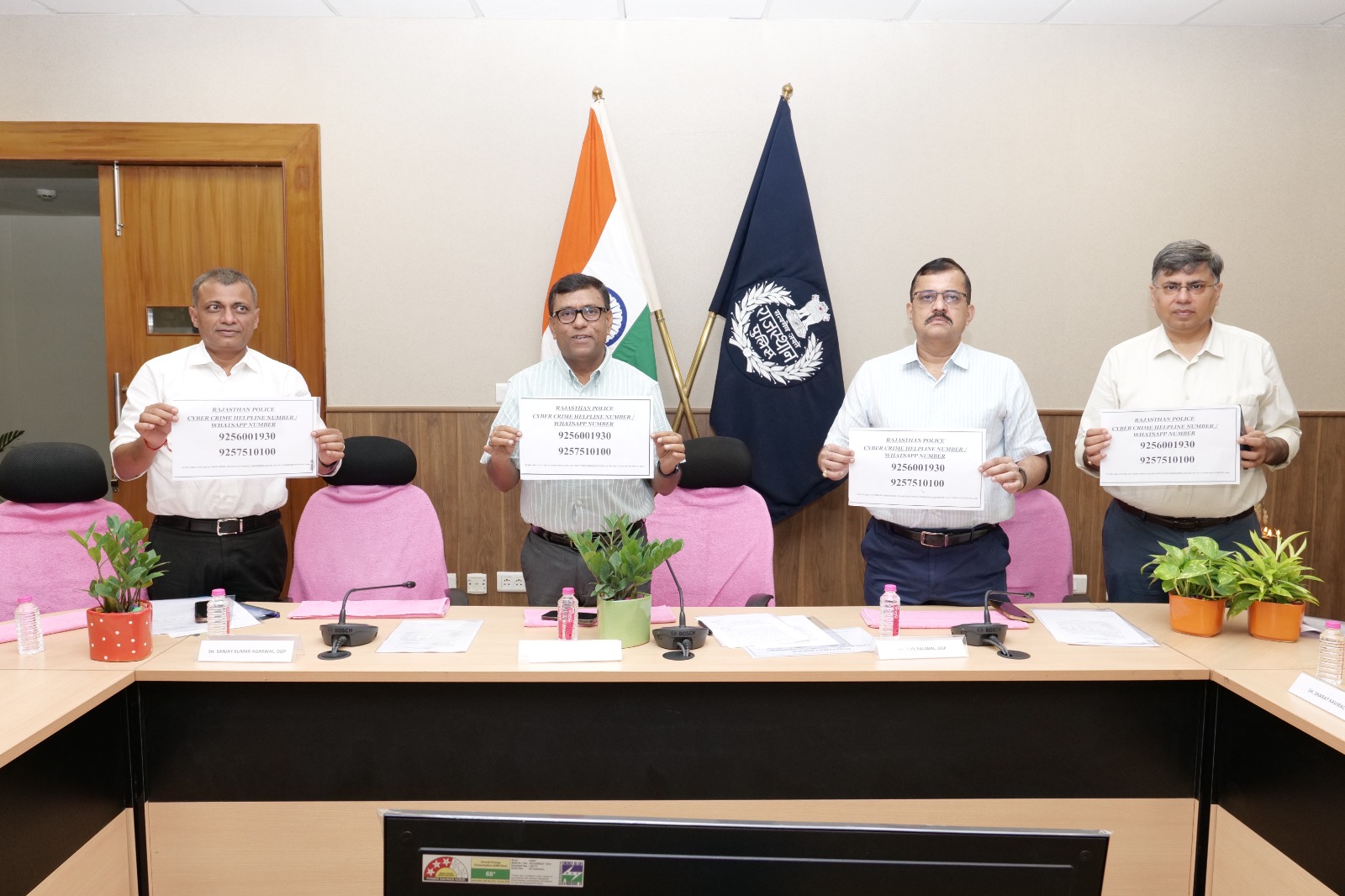 राजस्थान पुलिस का साइबर अपराध पर नकेल: हर थाने में साइबर हेल्प डेस्क और नए व्हाट्सएप हेल्पलाइन नंबर शुरू राजस्थान पुलिस का साइबर अपराध पर नकेल: हर थाने में साइबर हेल्प डेस्क और नए व्हाट्सएप हेल्पलाइन नंबर शुरू