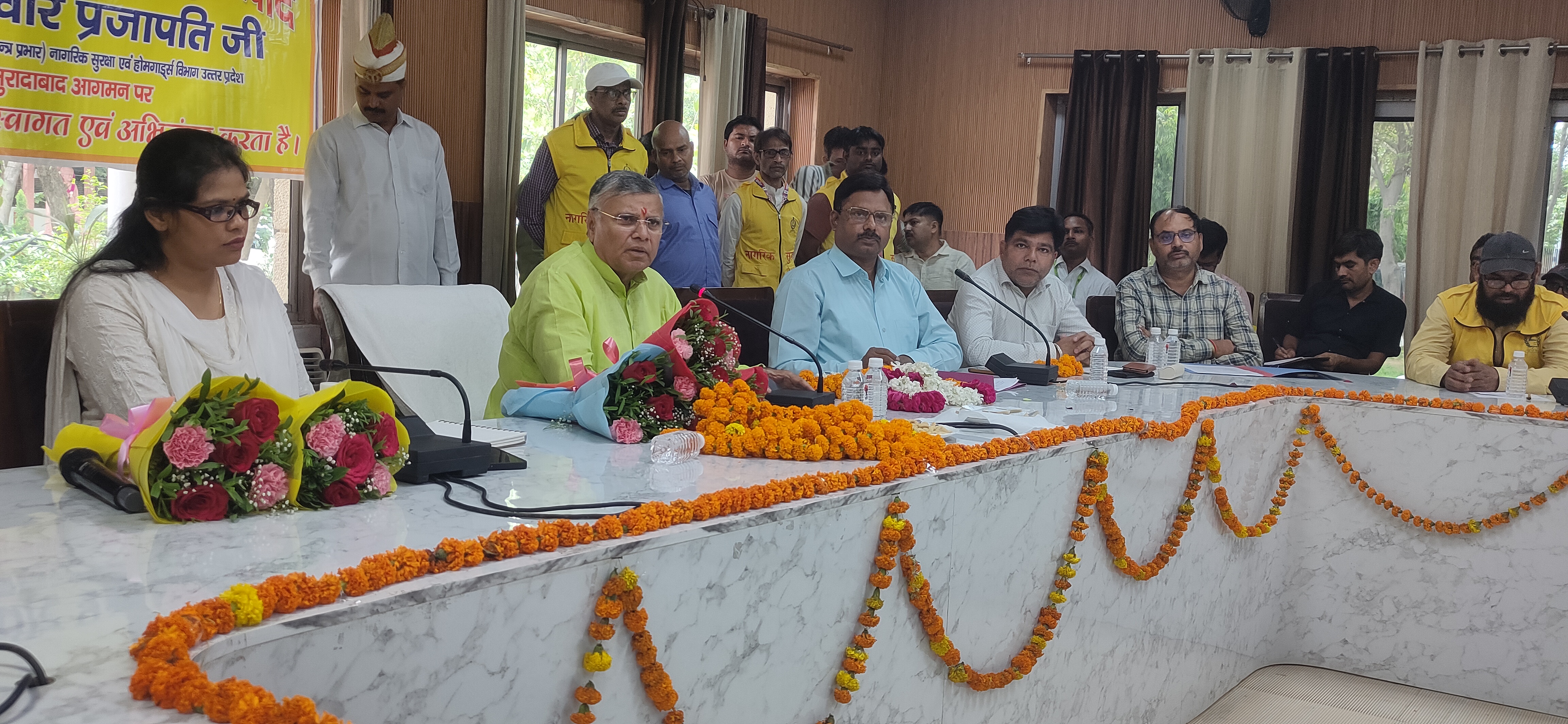 सर्किट हाउस के सभागार में नागरिक सुरक्षा वार्डनों को संबोधित करते होमगार्ड (स्वतंत्र प्रभार) व नागरिक सुरक्षा राज्यमंत्री धर्मवीर प्रजापति। सर्किट हाउस के सभागार में नागरिक सुरक्षा वार्डनों को संबोधित करते होमगार्ड (स्वतंत्र प्रभार) व नागरिक सुरक्षा राज्यमंत्री धर्मवीर प्रजापति।