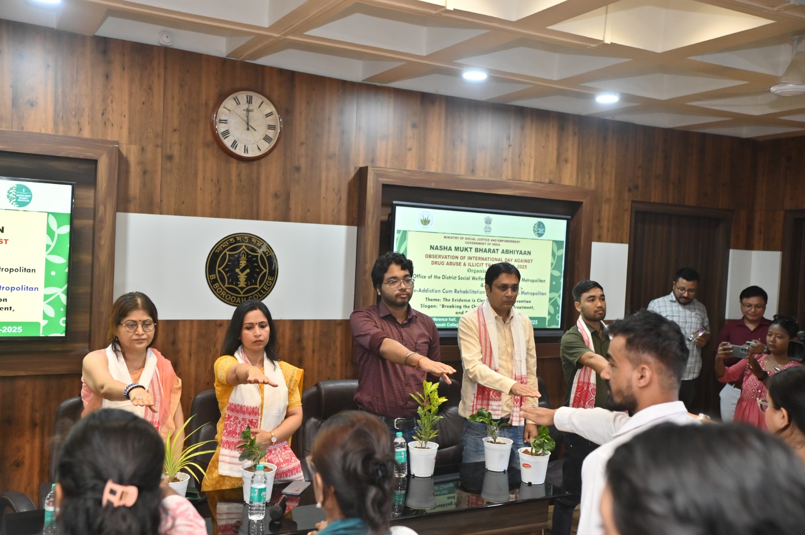 नशा और अवैध तस्करी के विरुद्ध अंतर्राष्ट्रीय दिवस पर आयोजित जागरूकता कार्यक्रम की तस्वीर। नशा और अवैध तस्करी के विरुद्ध अंतर्राष्ट्रीय दिवस पर आयोजित जागरूकता कार्यक्रम की तस्वीर।