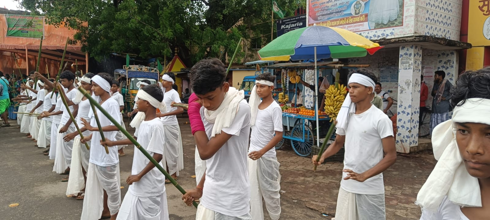 पदयात्रा का शुभांरभ करते अतिथि पदयात्रा का शुभांरभ करते अतिथि