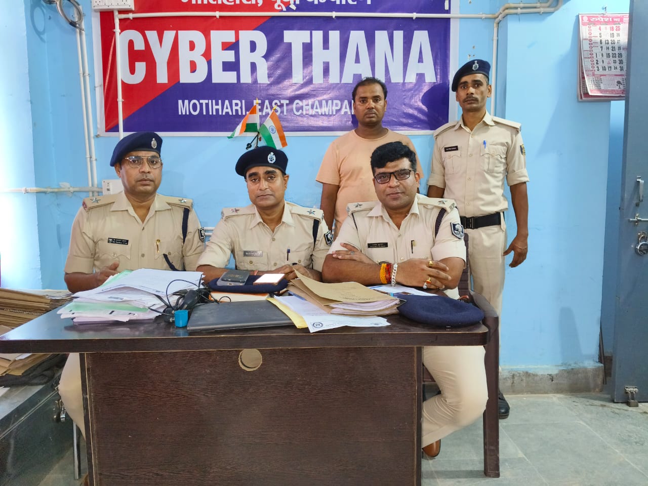 पुलिस गिरफ्त में साइबर ठग गिरोह का सदस्य सुरेन्द्र प्रसाद पुलिस गिरफ्त में साइबर ठग गिरोह का सदस्य सुरेन्द्र प्रसाद
