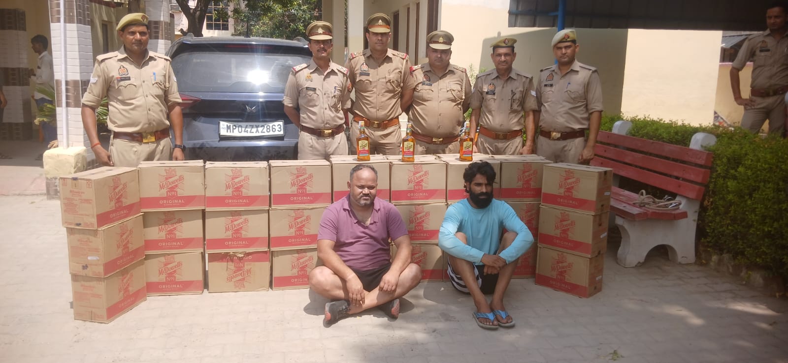 पुलिस की कस्टडी आराेपित पुलिस की कस्टडी आराेपित