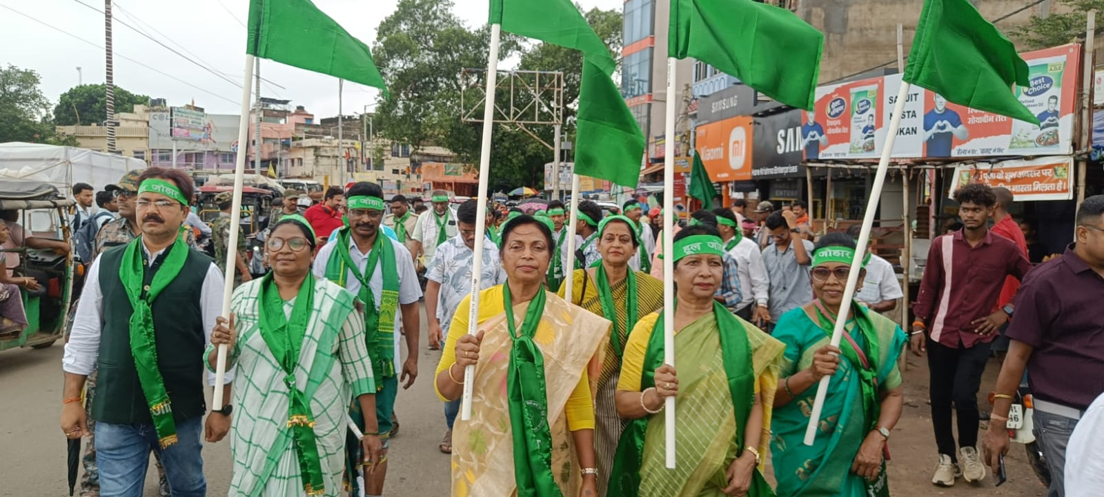 पदयात्रा का शुभांरभ करते अतिथि पदयात्रा का शुभांरभ करते अतिथि
