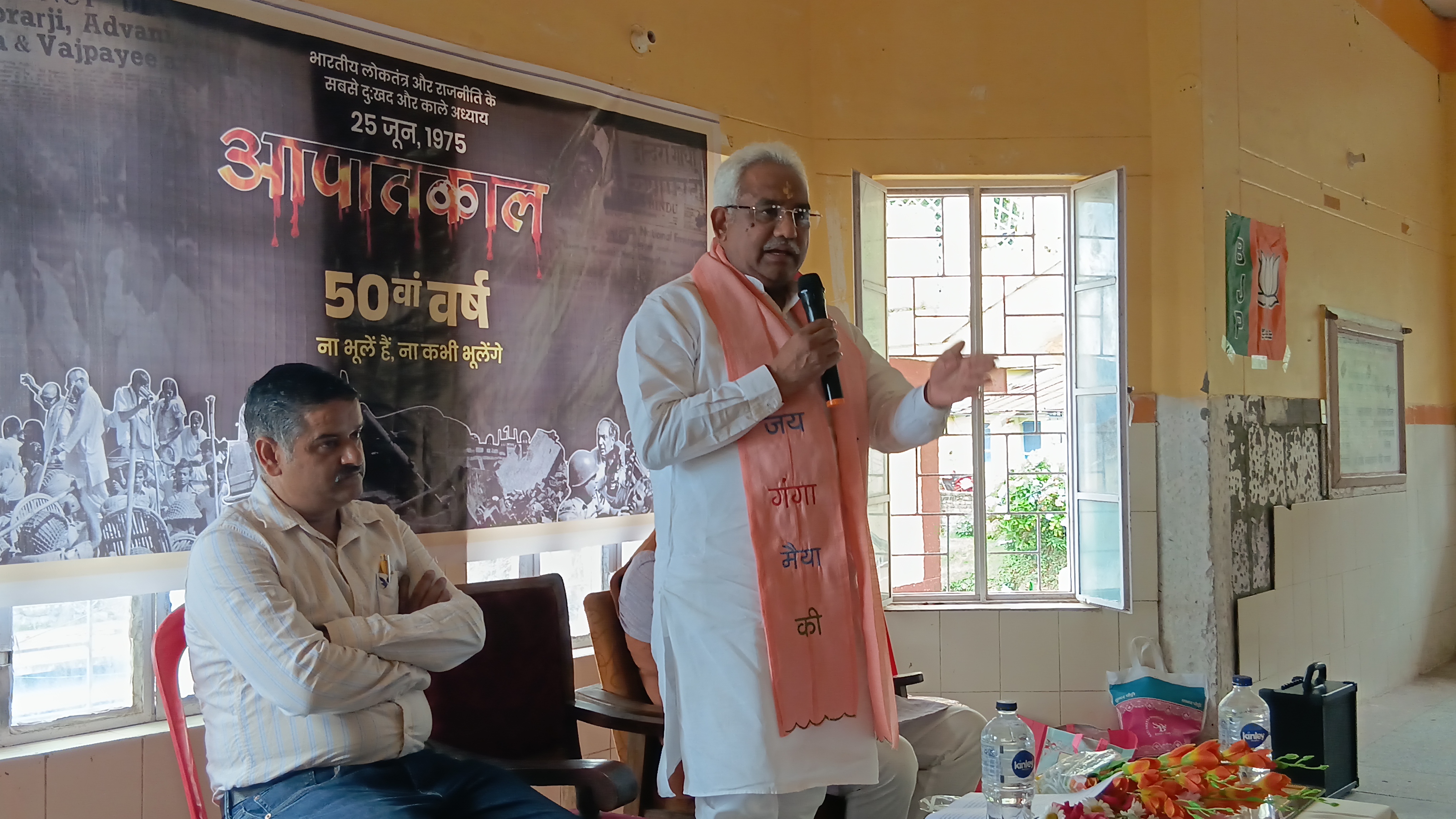 संविधान हत्या दिवस के रूप मे विशेष कार्यक्रम को लेकर बीजेपी के साथ समीक्षा करते विधायकमदन कौशिक संविधान हत्या दिवस के रूप मे विशेष कार्यक्रम को लेकर बीजेपी के साथ समीक्षा करते विधायकमदन कौशिक