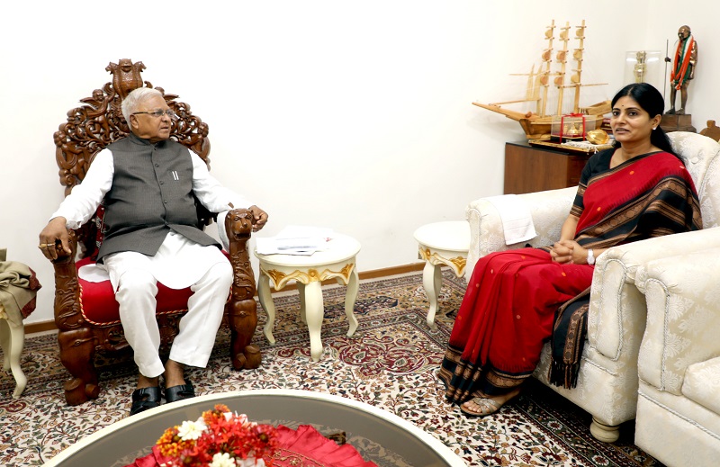 राज्यपाल पटेल से मिलीं केन्द्रीय मंत्री अनुप्रिया पटेल राज्यपाल पटेल से मिलीं केन्द्रीय मंत्री अनुप्रिया पटेल