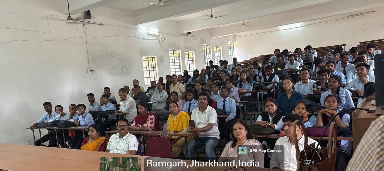 कार्यशाला में शामिल लोग कार्यशाला में शामिल लोग