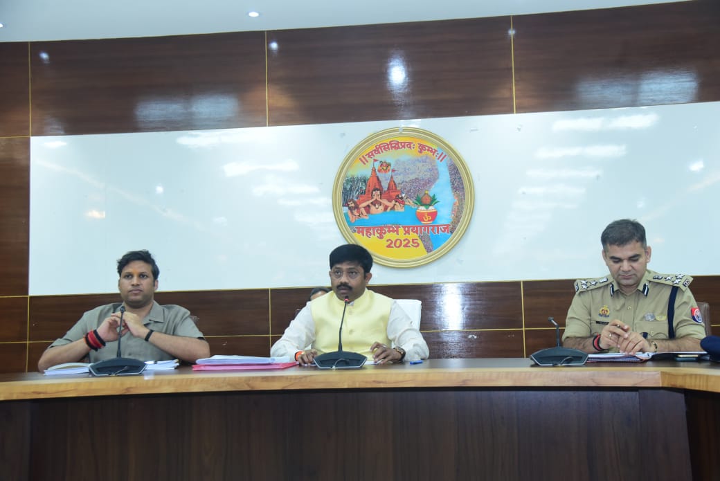 प्रयागराज की कानून व्यवस्था की समीक्षा करते हुए मंत्री नंदी का छाया चित्र प्रयागराज की कानून व्यवस्था की समीक्षा करते हुए मंत्री नंदी का छाया चित्र