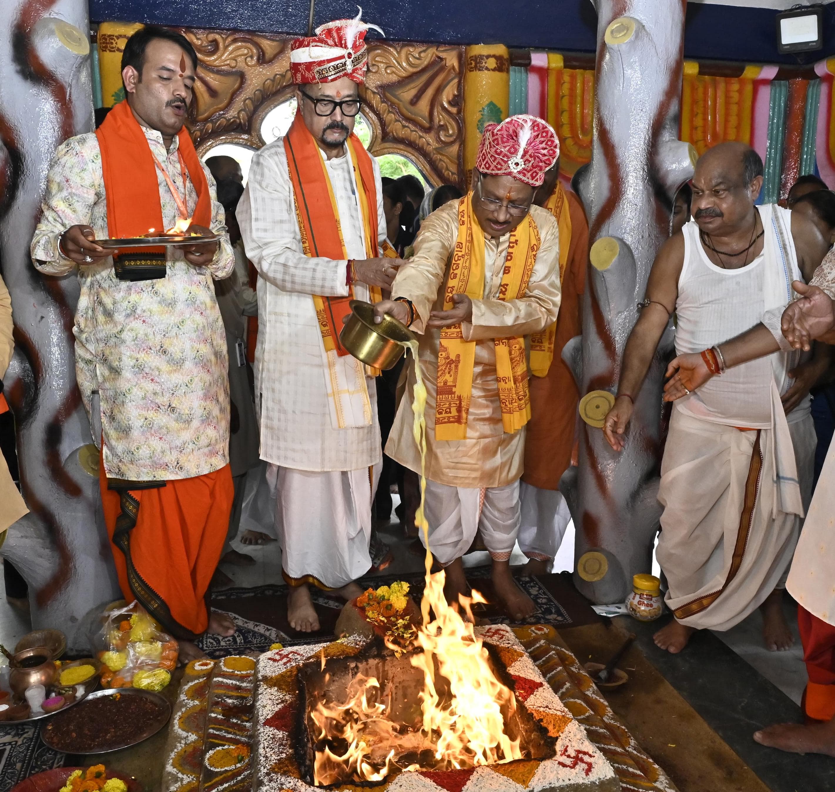 (अपडेट) रथयात्रा महोत्सव : राज्यपाल और मुख्यमंत्री ने सोने की झाड़ू से छेरापहरा की रस्म निभाई (अपडेट) रथयात्रा महोत्सव : राज्यपाल और मुख्यमंत्री ने सोने की झाड़ू से छेरापहरा की रस्म निभाई