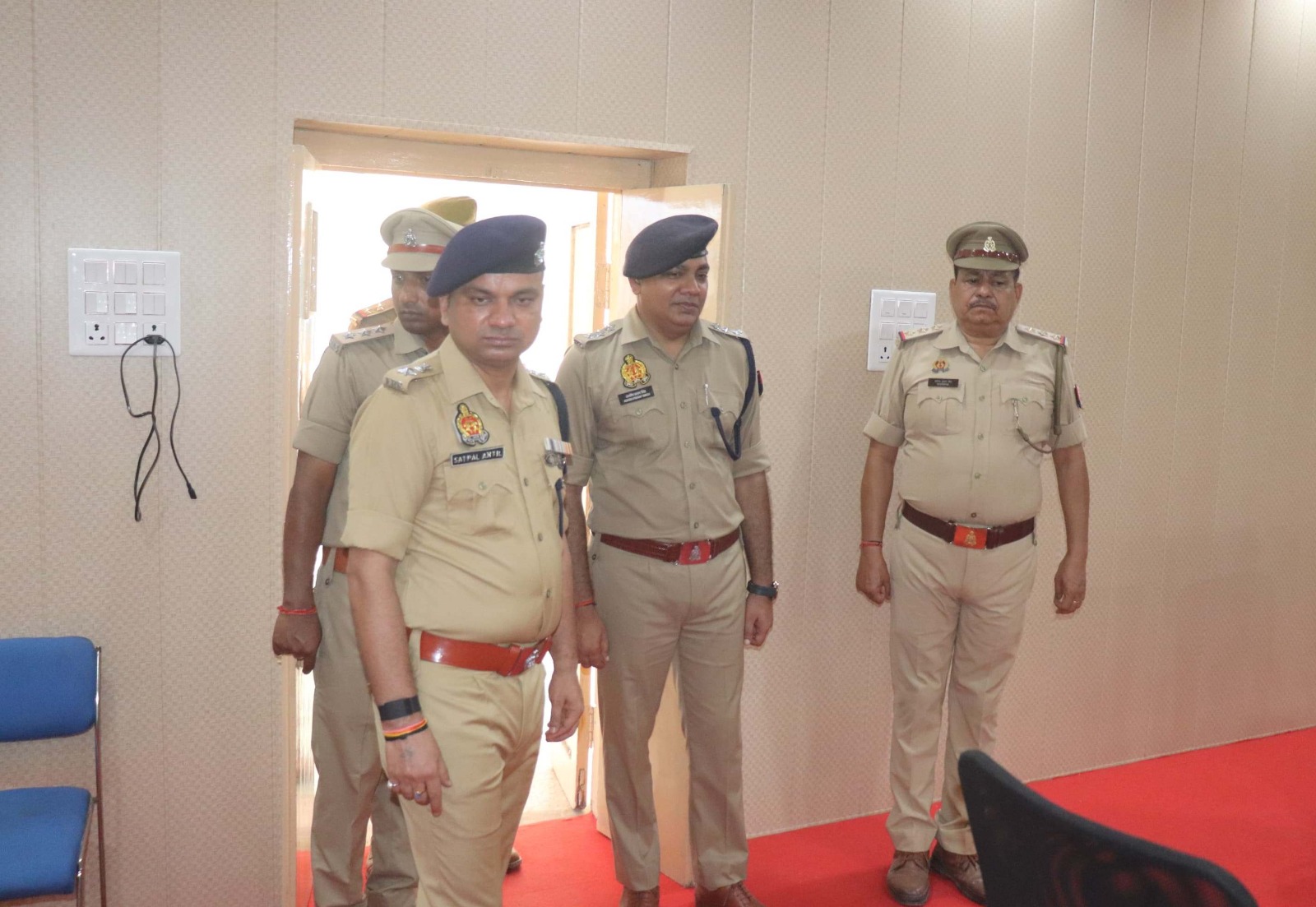 वरिष्ठ पुलिस अधीक्षक सतपाल अंतिल ने साप्ताहिक परेड का निरीक्षण कर ली सलामी वरिष्ठ पुलिस अधीक्षक सतपाल अंतिल ने साप्ताहिक परेड का निरीक्षण कर ली सलामी