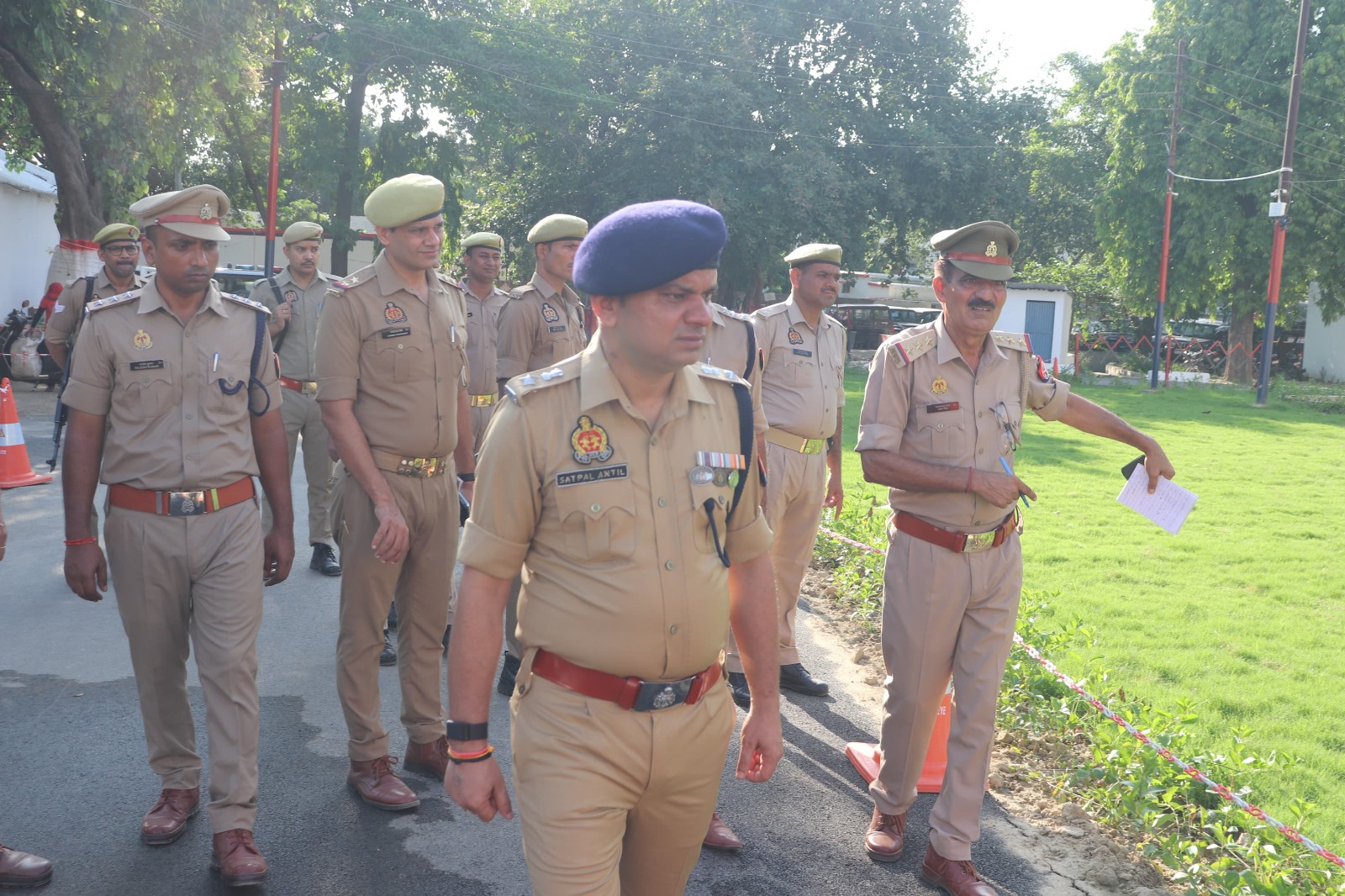 वरिष्ठ पुलिस अधीक्षक सतपाल अंतिल ने साप्ताहिक परेड का निरीक्षण कर ली सलामी वरिष्ठ पुलिस अधीक्षक सतपाल अंतिल ने साप्ताहिक परेड का निरीक्षण कर ली सलामी