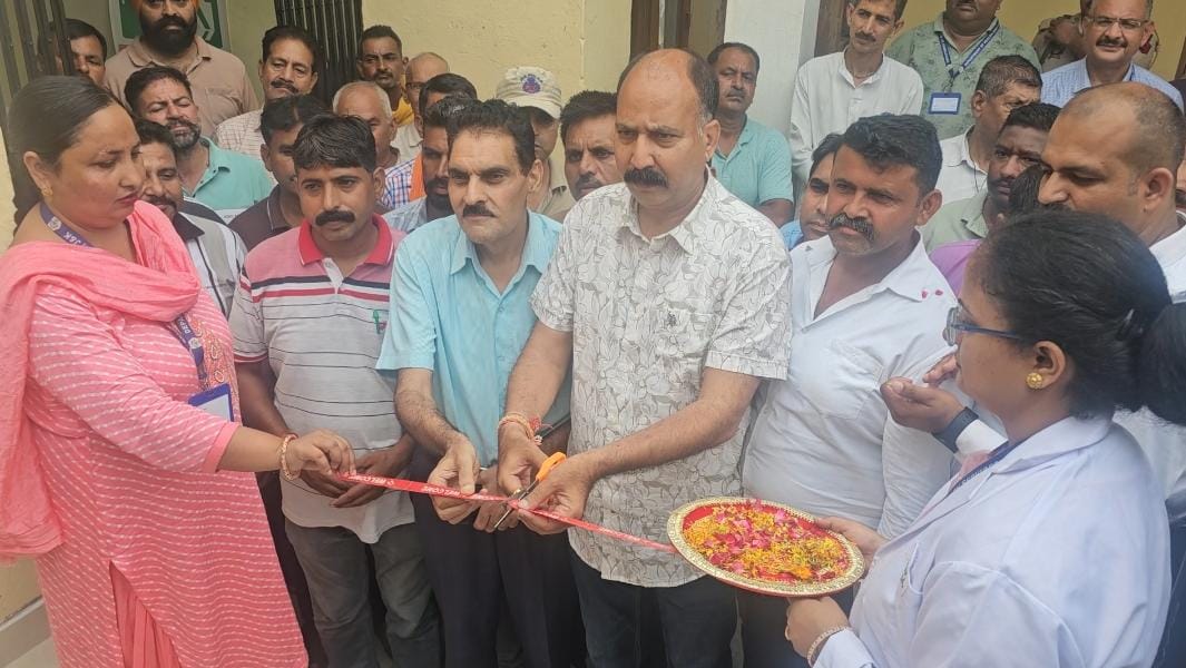 विधायक डॉ. राजीव भगत ने अरनिया में जनता दरबार लगाया, जन शिकायतों का समाधान किया विधायक डॉ. राजीव भगत ने अरनिया में जनता दरबार लगाया, जन शिकायतों का समाधान किया