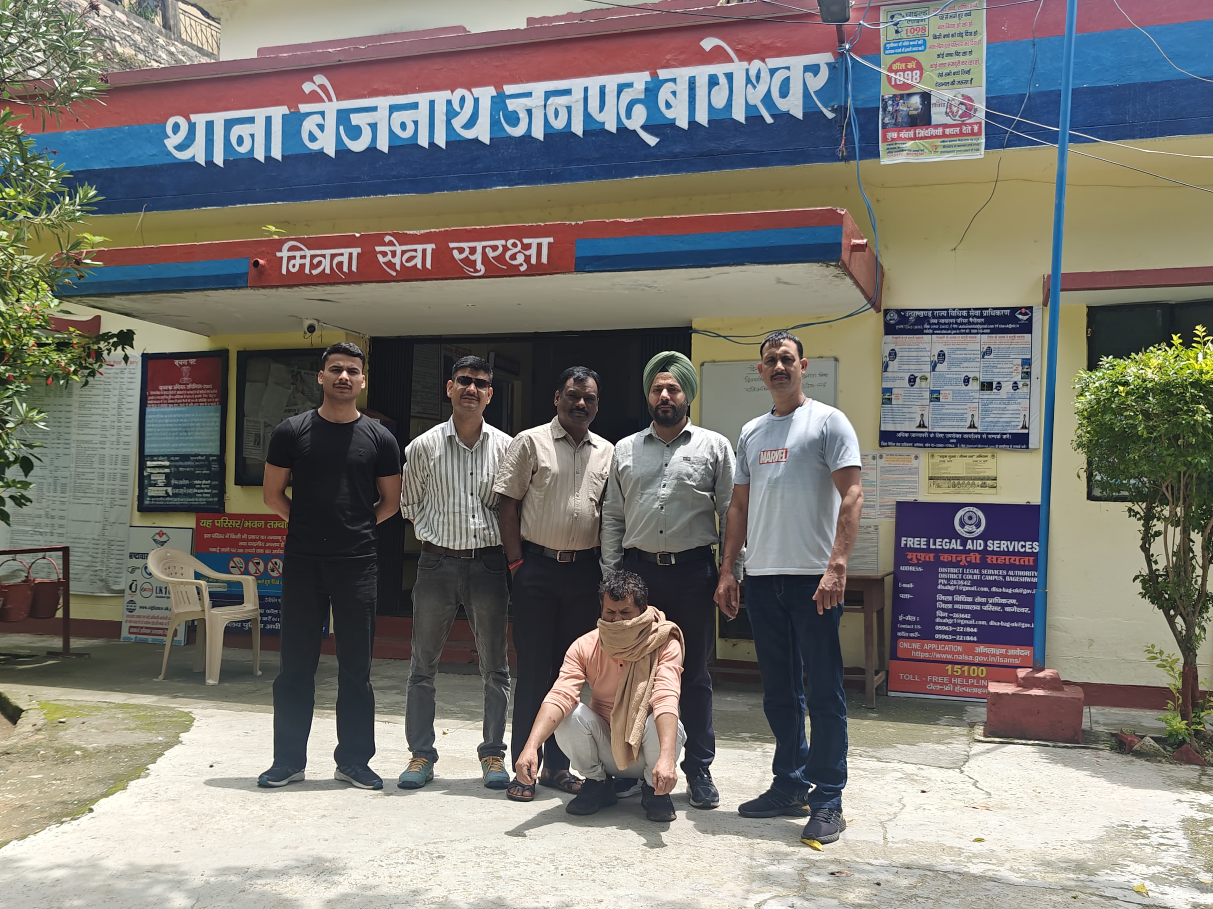 पुलिस की गिरफ्त में आरोपित। पुलिस की गिरफ्त में आरोपित।
