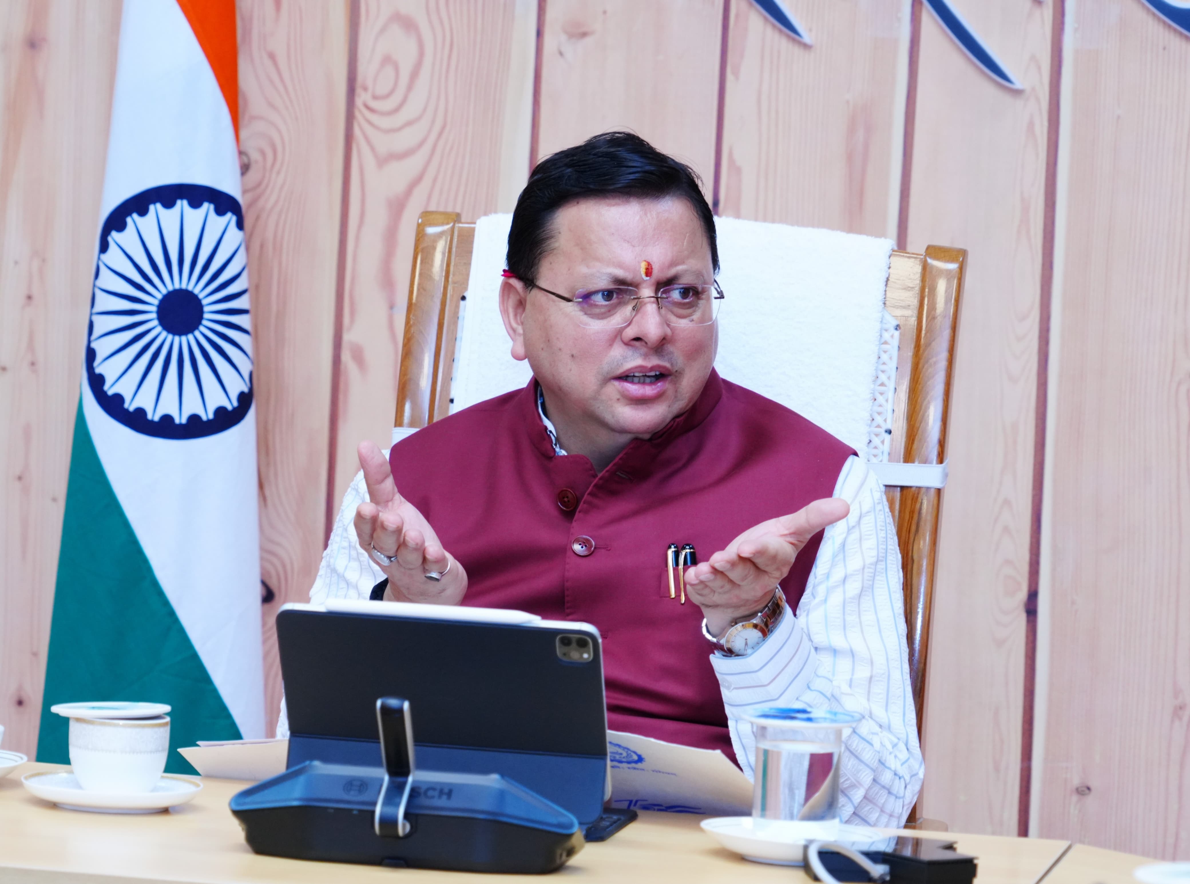 मुख्यमंत्री पुष्कर सिंह धामी बैठक करते। मुख्यमंत्री पुष्कर सिंह धामी बैठक करते।