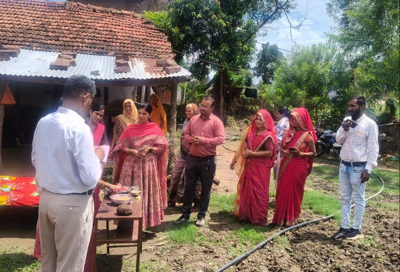 जिला पंचायत सीईओ ने किया पंचायतों का निरीक्षण जिला पंचायत सीईओ ने किया पंचायतों का निरीक्षण