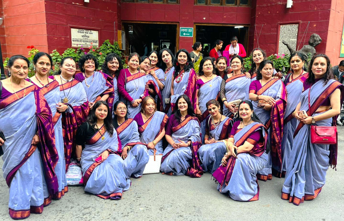 बैठक में उपस्थित लेक सिटी वेलफेयर क्लब की सदस्य। बैठक में उपस्थित लेक सिटी वेलफेयर क्लब की सदस्य।