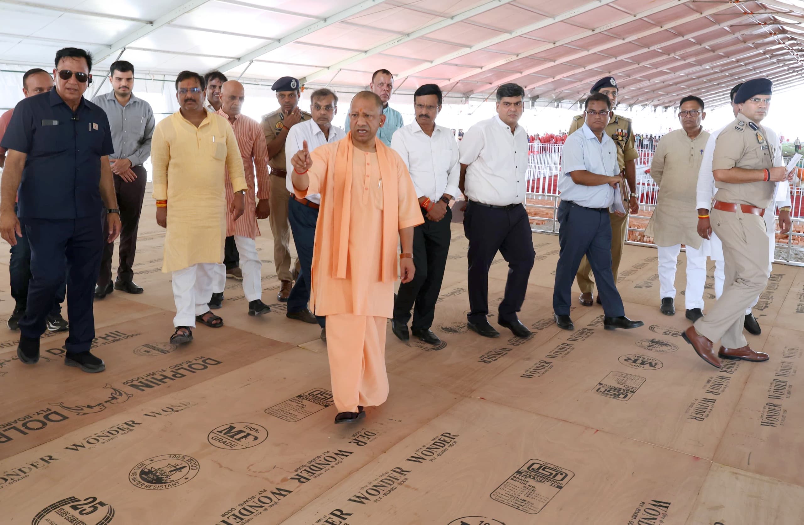 *मुख्यमंत्री ने लिया आयुष विवि में राष्ट्रपति के आगमन की तैयारियों का जायजा* *मुख्यमंत्री ने लिया आयुष विवि में राष्ट्रपति के आगमन की तैयारियों का जायजा*